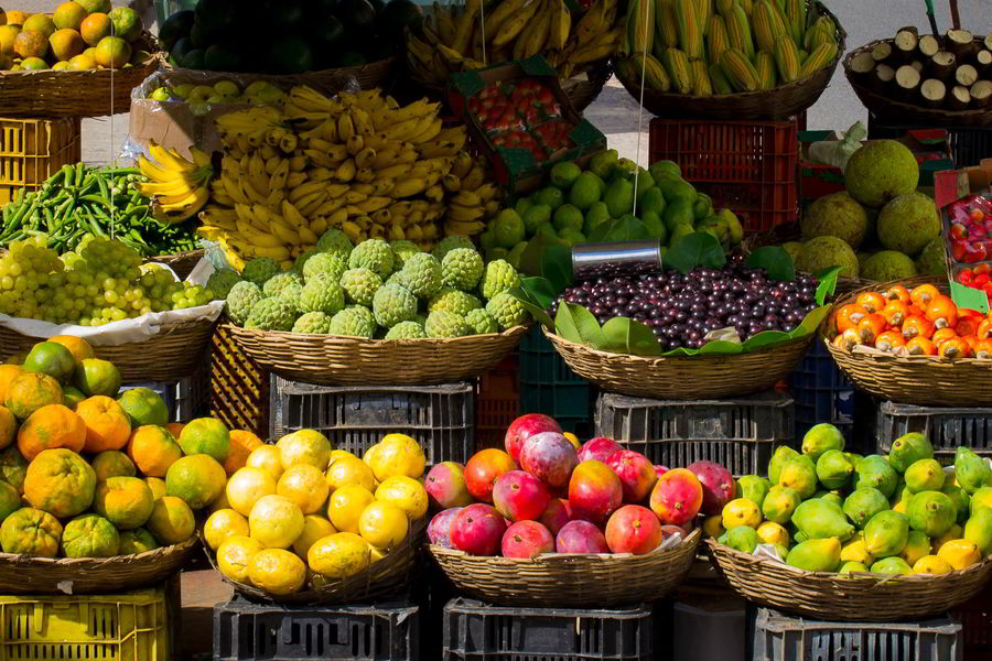 frutas no mercado - cores sugestivas