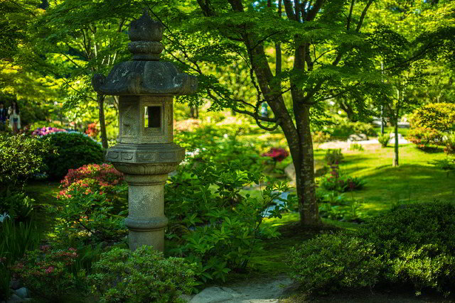 Lanterna de jardim japonês
